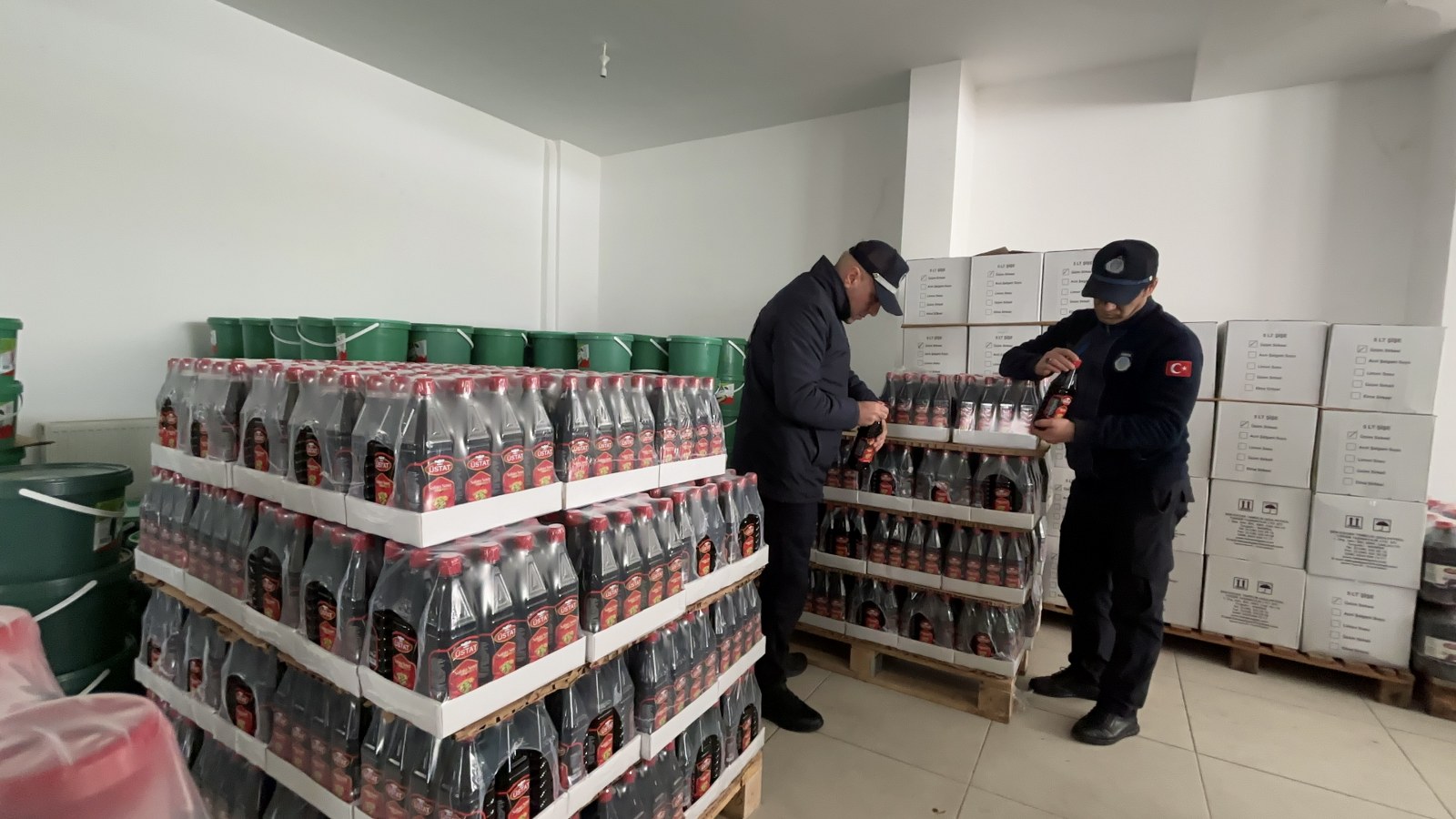 Çorum’da Tarihi Geçmiş Binlerce Içecek Ele Geçirildi (1)