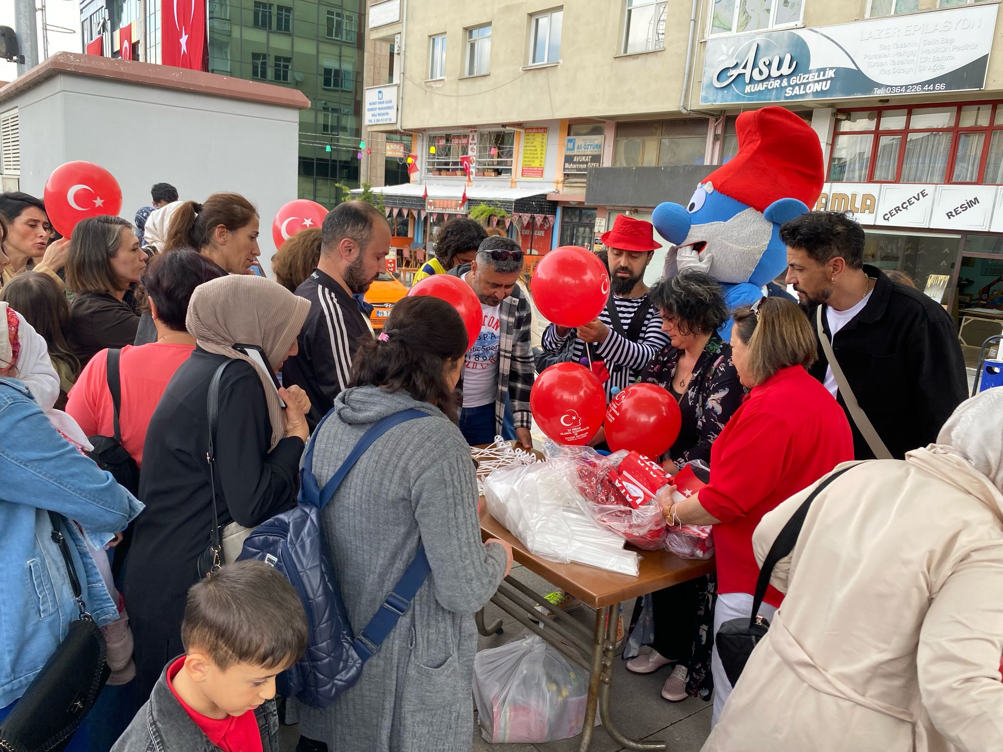 Eğitim İş, 23 Nisan’ı Yine Etkinlikle Kutladı (1)