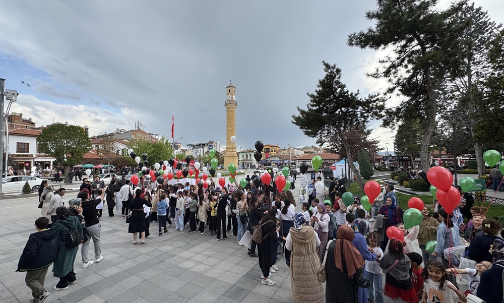 Filistin'deki Kardeşleri Için Balon Uçurdular (1)
