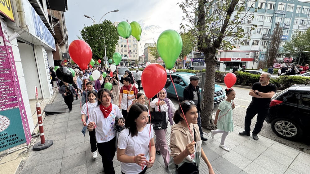 Filistin'deki Kardeşleri Için Balon Uçurdular (4)