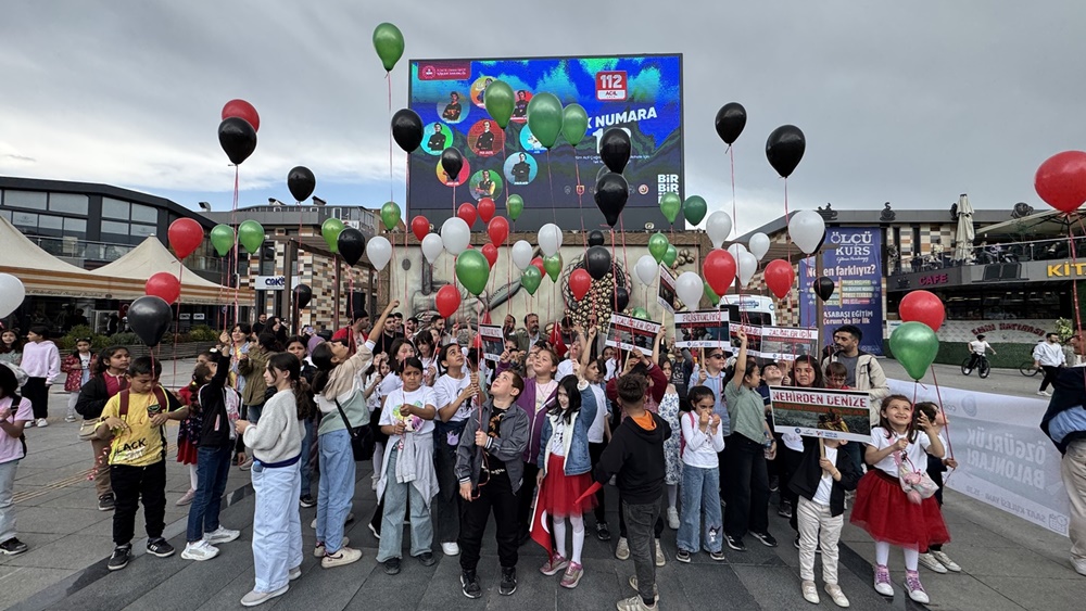 Filistin'deki Kardeşleri Için Balon Uçurdular (6)
