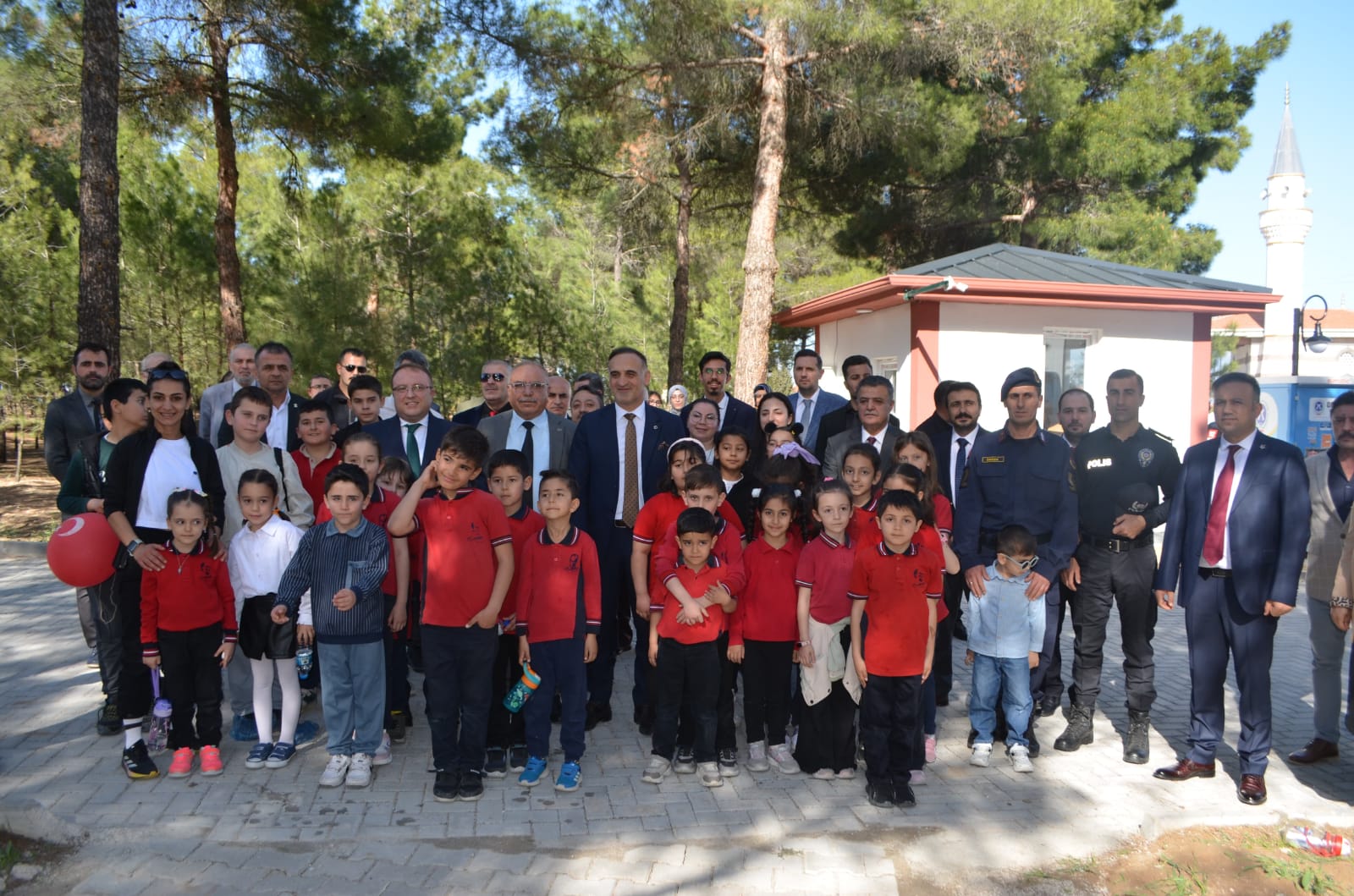 Millet Bahçesi’ne Kütüphane Açıldı (2)