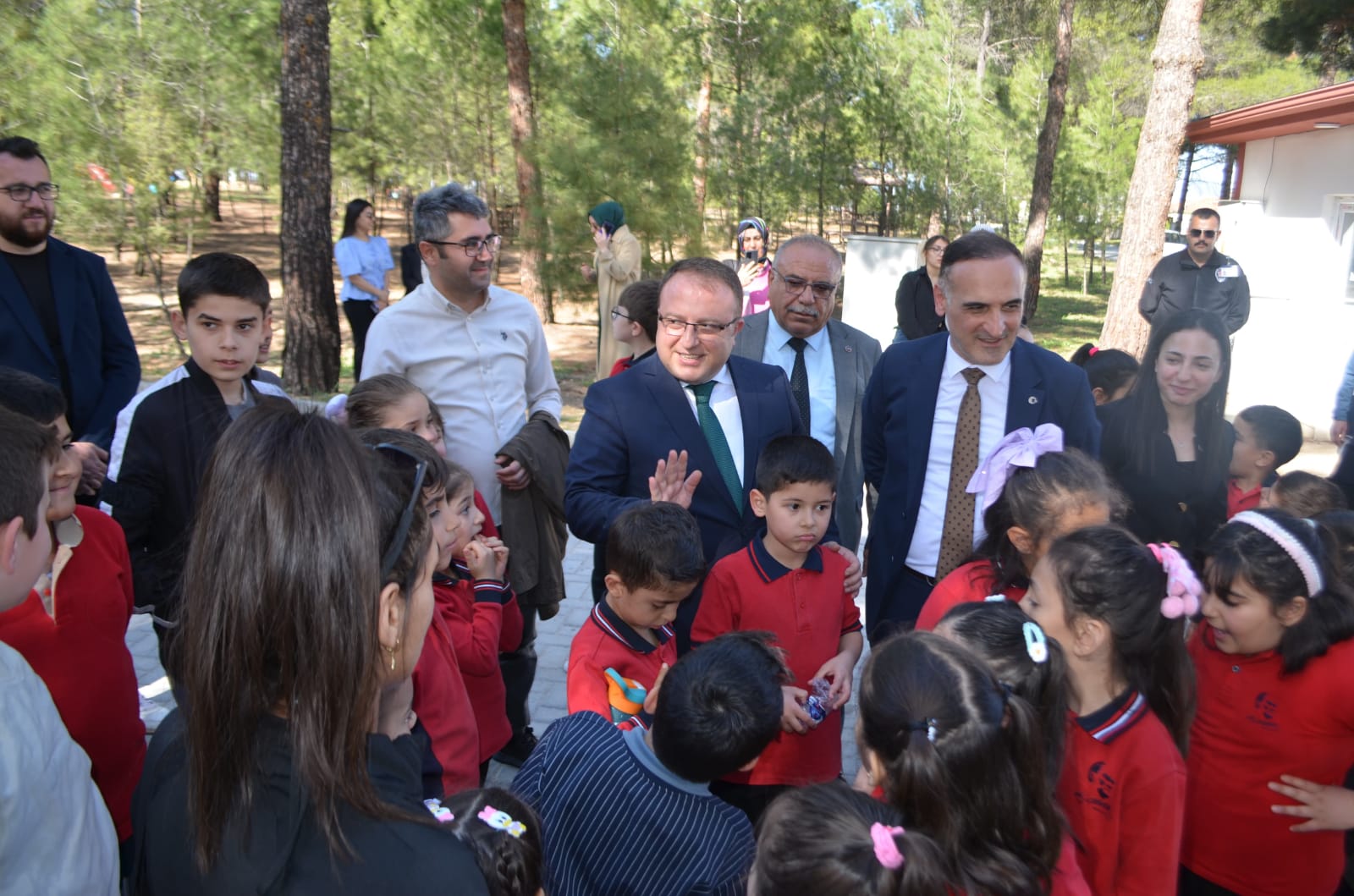 Millet Bahçesi’ne Kütüphane Açıldı (3)