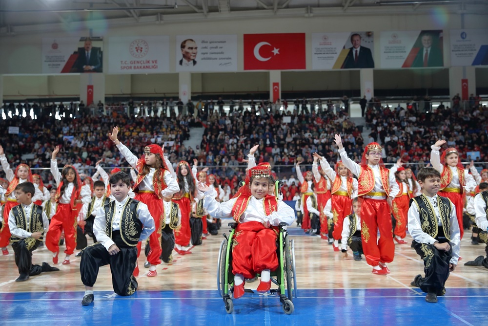 Minik Selenay Engelleri Aştı, Gösterisiyle Mest Etti (1)