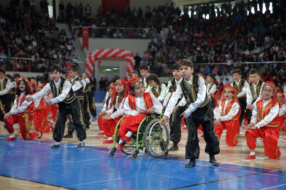 Minik Selenay Engelleri Aştı, Gösterisiyle Mest Etti (4)