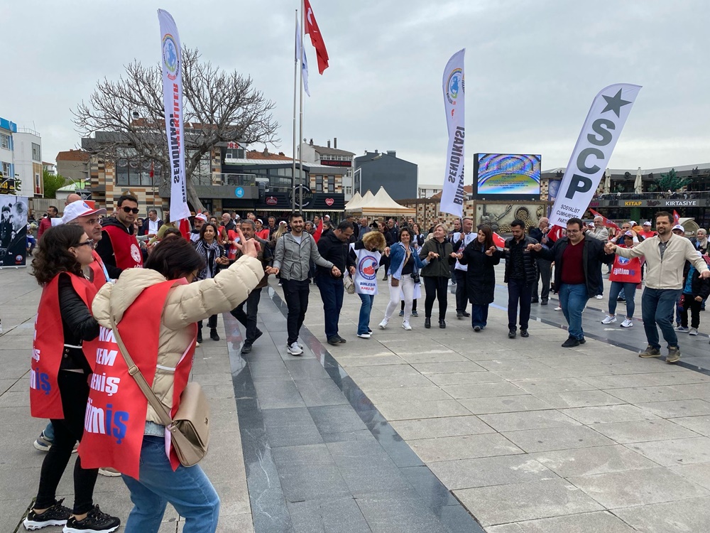 1 Mayıs’ı Ayrı Kutladılar (1)