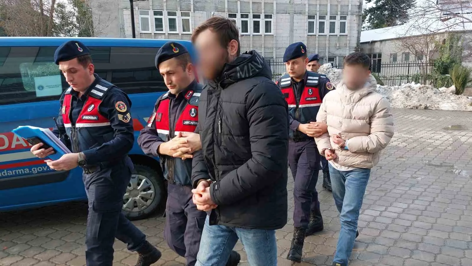 İkiz Kardeşler, 170 Bin 755 Adet Uyuşturucu Hapla Yakalandı - Çorum Kesin  Karar Gazetesi